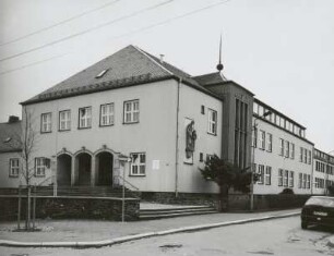 Zschopau (ehemalige Handels- und Gewerbeschule, später Berufsschule mit Anbau Zentrale Hilfsschule), Moritz-Nietzel-Straße 12. Straßenansicht