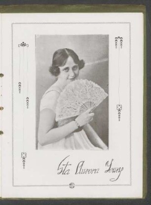 [Fotografía de] Sta. Aurora Young