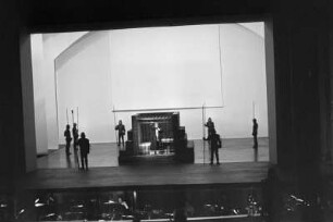 Szenenbilder aus "Sabellicus", Oper von Rainer Kunad mit eigenem Libretto nach einem Fauststoff. Deutsche Staatsoper Berlin, Generalprobe (?) 20.10.1974 (Uraufführung 21.12.1974)