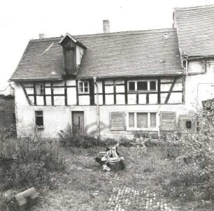 Markranstädt-Räpitz, Dorfstraße 13. Dreiseithof (1886/1900). Hofansicht des ehemaligen Wohnstallhauses