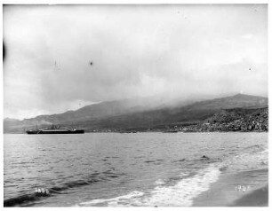 Luxusdampfer vor der Küste von Kingston : Weltreisen. Jamaika. Luxusdampfer vor der Küste von Kingston