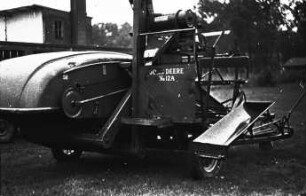 Fotografie: Erntetechnik, Mähdrusch, Mähdrescher gezogen