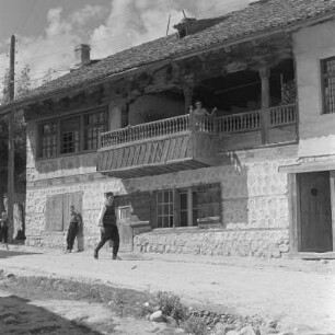 Alltagsbild. Landsleute unterwegs in Bansko