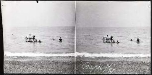 Dieppe. Strand, Ruderboot und Badende