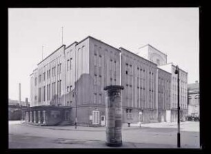 Schauspielhaus, Breslau: Ansicht von Nordosten (Negativ zu Inv. Nr. TBS 074,10)
