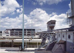 Hansjakob, Gottfried; Wien - Donau (AT); Donauinsel und Donaukraftwerk Freudenau - Donaukraftwerk Freudenau, Staustufe, Außenansicht