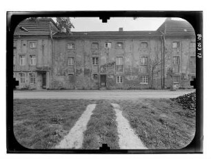 Faulenrost. Ehem. Gut (1760-1764). Rechtes Kavaliershaus. Eingangsseite