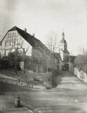 Nerchau, Stadtkirche : Nerchau. Ortsansicht mit Stadtkirche Stankt Martin und Friedhofstor