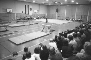 Turnwettkampf in der Emil-Arheit-Halle in Grötzingen im Rahmen eines Partnerschaftsbesuchs von Turnsportlern aus Nancy beim TSV Grötzingen
