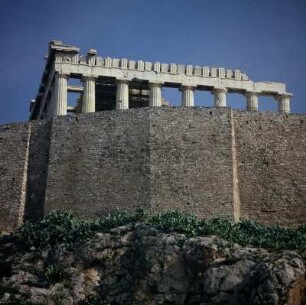 Athen, Akropolis, Blick von der Stoa Eumenes II. auf die Südmauer