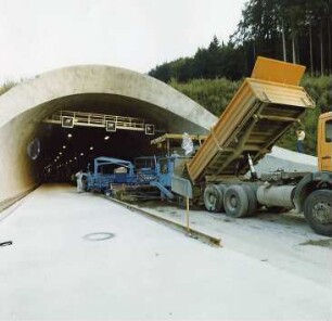 Agnesburgtunnel, Nordportal Einbau der Betonfahrbahndecke