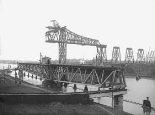 Bau der Hochbrücke Rendsburg/Nord-Ostsee-Kanal