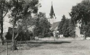 Schwepnitz, Pfarrgasse 8. St.-Nikolai-Kirche (1747; 1886 (Turm)). Ansicht von Südosten