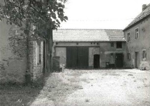 Medingen, Weixdorfer Straße 12. Bauernhof (1855). Hofansicht