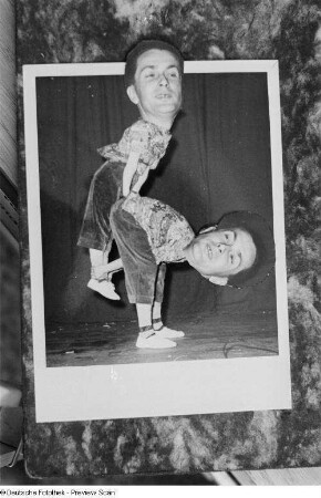 Fotomontage mit Männerköpfen