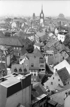 Freiburg: Blick vom Schwabentor, Richtung Gerberau und Martinstor