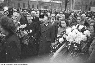 Dresden, Postplatz. 6. Gedenktag "13. Februar 1945". Kranzniederlegung und Kundgebung, 13. Februar 1951