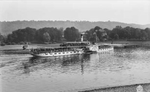Blick auf die Elbe mit Personen-Seitenraddampfer "Meissen" (1885, Werft Blasewitz)