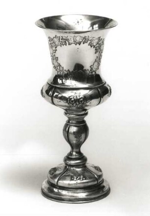Kelch : Kelch. Silber; Höhe 18,5 cm. Dresden-Striesen, Versöhnungskirche