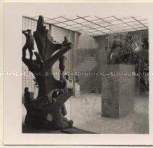 Paris, Weltausstellung, Tschechoslowakischer Pavillon, Geschliffene Glasscheibe und Skulptur