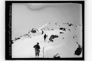 Drei Bergsteiger beim Aufstieg auf das Parpaner Rothorn