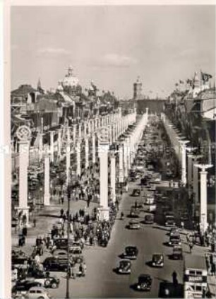 Unter den Linden im Festschmuck