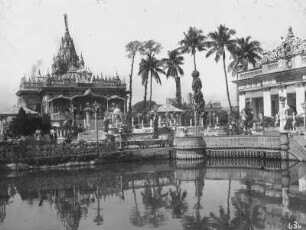 Kalkutta, Indien. Jaintempel (1867). Gesamtanlage mit Löwenskulpturen und Wasserbecken