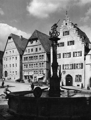 Georgsbrunnen (Heterichbrunnen) : Georgsbrunnen (Heterichbrunnen). Stein (1608). Rothenburg ob der Tauber, Am Marktplatz