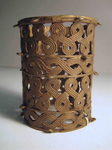 Arm cuff (bracelet)