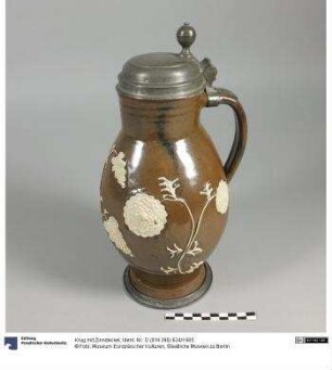 Krug mit Zinndeckel