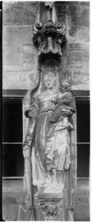 Baden-Baden Stiftskirche Westportal Figuren - Madonna mit Kind (Sandstein)