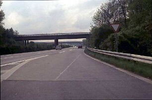 Einfahrt West zu Hauptfahrbahn West (Karlsruhe Richtung Basel)/Ausfahrt aus Hauptfahrbahn Nord der A98 (Lörrach Richtung AD Weil am Rhein)