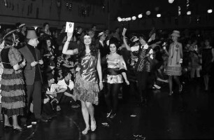 Freiburg: Stadthalle, Wahl der Miss Fasnet, die Anwärterinnen zur Miss Fasnetwahl
