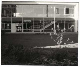 Hahn-Meitner-Institut (HMI), Berlin-Wannsee: Teilansicht mit Grünanlage