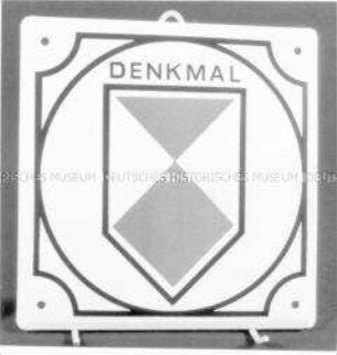Schild: Denkmal