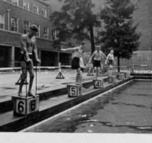 Verwundete im Lazarett bei Sportübungen