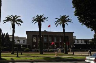 Parlamentsgebäude in Rabat : Frontalansicht des marokkanischen Parlamentsgebäudes in Rabat, aufgenommen am 06.11.2008