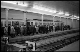 Bern: U-Bahnhof, Gleise und Bahnsteige