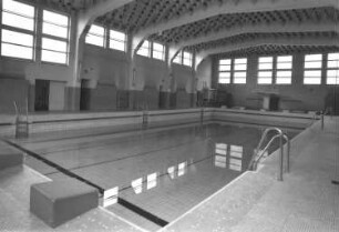 Schwimmhalle