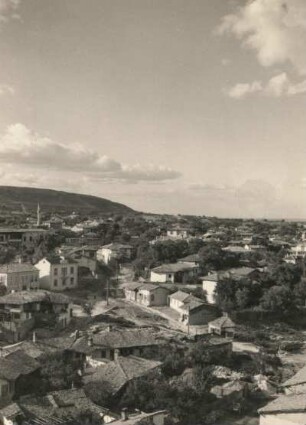 Schumen, Bulgarien. Gesamtansicht mit "Hausberg"