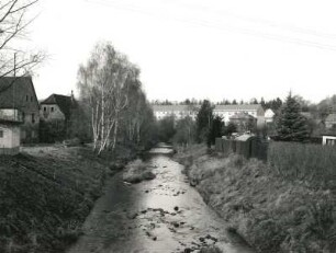 Pirna-Neundorf. Gottleuba. Blick von der Straßenbrücke Cottaer Straße flussabwärts