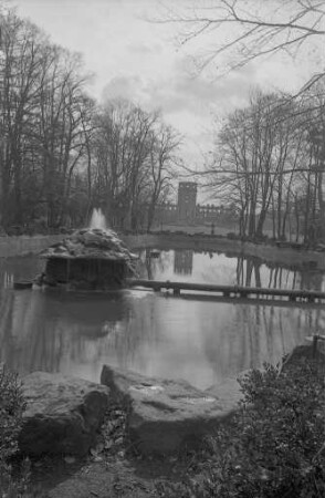 Fertigstellung der Säuberung des Beckens des Schlossgartenteichs.