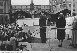 Konsumgenossenschaft, Inventur-Ausverkauf - Deutsches Rotes Kreuz (DRK) - Warenpräsentation, Zahnarzt u.a. mehr, 9154