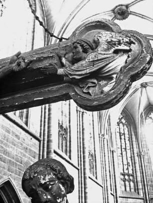 Halberstadt, Dom St. Stephanus und St. Sixtus, Chor, Triumphkreuzgruppe, Kreuzarm mit Engel
