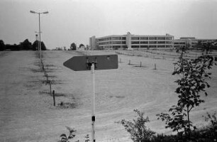 Essen : In Essen, Parkplatz der Karstadt AG