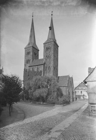 Höxter, Kilianikirche : Höxter. Kilianikirche (ab 11. Jahrhundert, um 1400). Türme und Westwerk