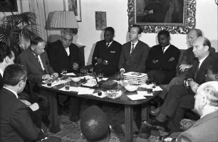 Freiburg: afrikanische Intellektuelle; Empfang im Rathaus; am Tisch: alle