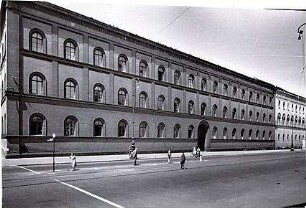 Gärtner, Friedrich von; München, Ludwigstr. 27; General - Bergwerks - und Salinen- Administration (Universitätsbibliothek) - Außenansicht