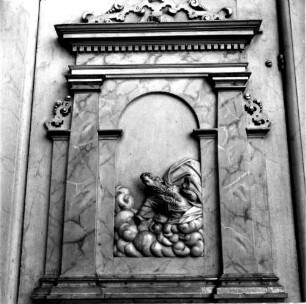 Relief "Gottvater in den Wolken" von der Kanzeltür : Kanzel. Stein (1595). Relief "Gottvater in den Wolken" von der Kanzeltür. Quedlinburg, Marktkirche Sankt Benedikti