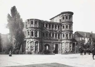 Trier, Porta Nigra : Trier. Porta Nigra. Feldseite von Nordosten
